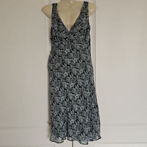 BCBG Paris Petite Floral Silk Slip-On Midi Dress Sage Green & Black 6P